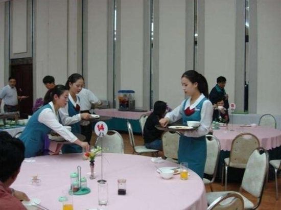 我們住的涉外酒店羊角島賓館的服務(wù)員 我們住的涉外酒店羊角島賓館的服務(wù)員