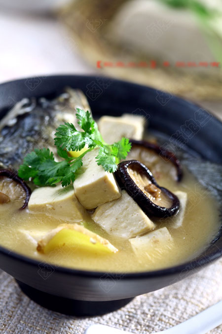 魚頭燉豆腐