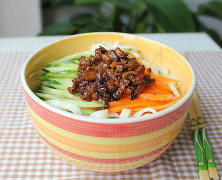 香菇肉丁炸醬面
