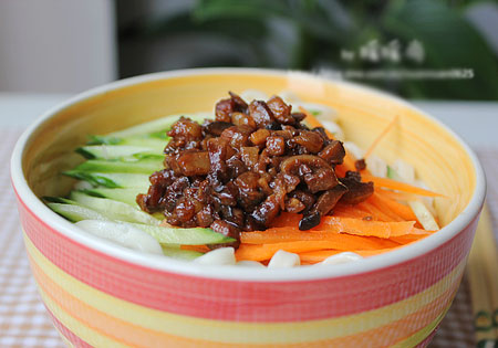香菇肉丁炸醬面