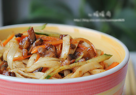 香菇肉丁炸醬面